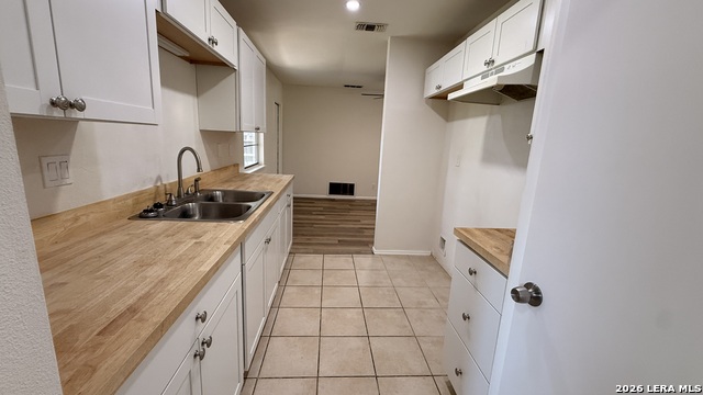 7418 Pipers Creek St Property Photo 10