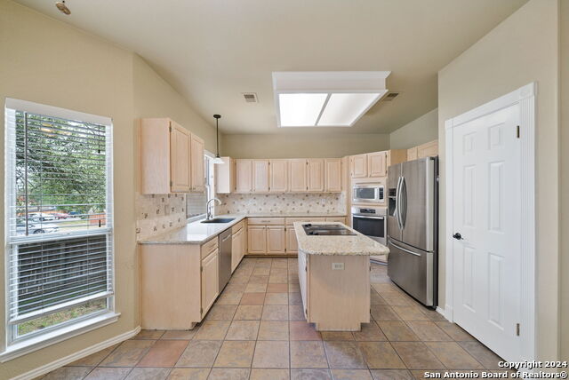 711 Arch Stone Property Photo 12