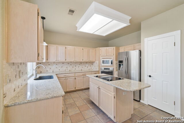 711 Arch Stone Property Photo 13