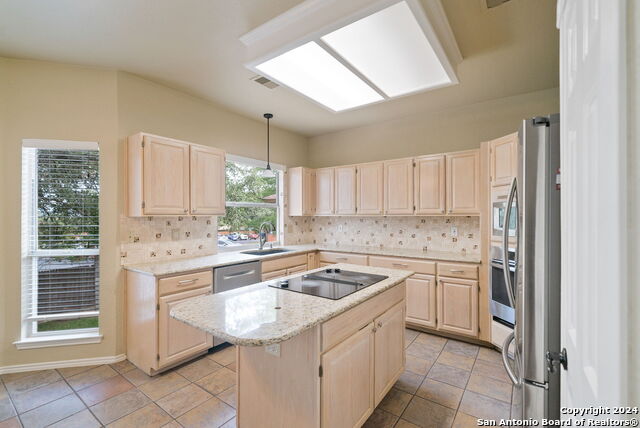 711 Arch Stone Property Photo 14