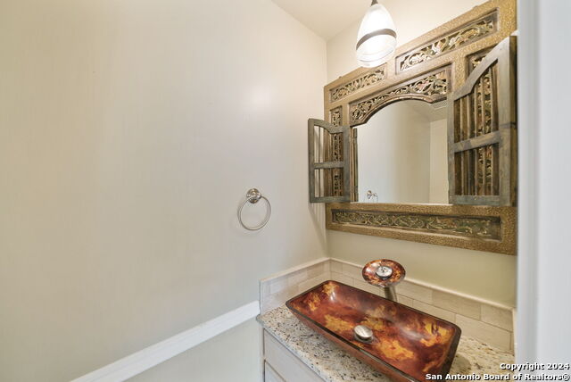 711 Arch Stone Property Photo 18