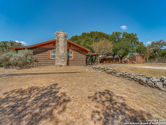 1660 Mciver Property Photo 3