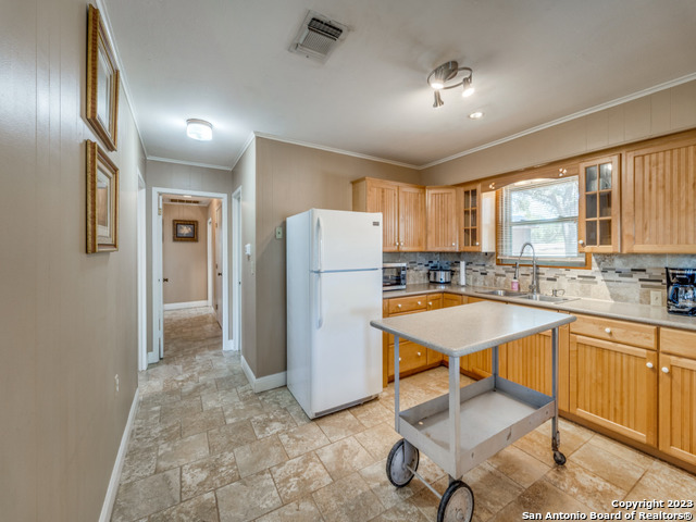 1660 Mciver Property Photo 11