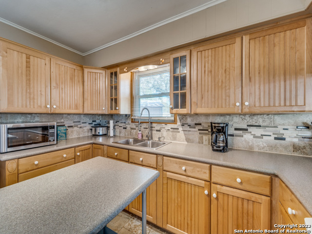 1660 Mciver Property Photo 12