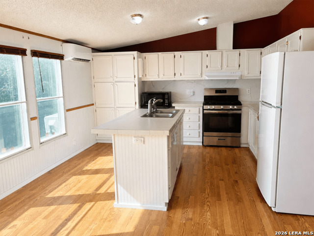 735 Horseshoe Track Property Photo 2