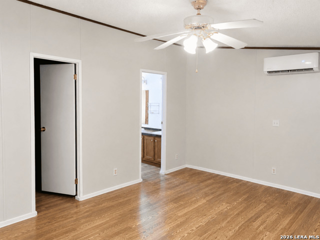 735 Horseshoe Track Property Photo 4
