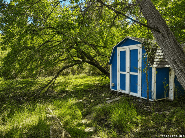 735 Horseshoe Track Property Photo 12