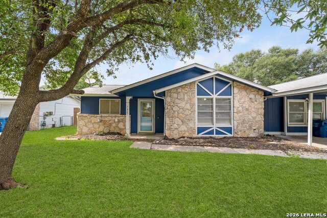 7422 Stonehouse Dr Property Photo 2
