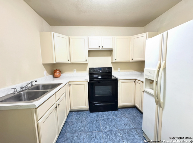 14424 Higgins Rd Property Photo 4