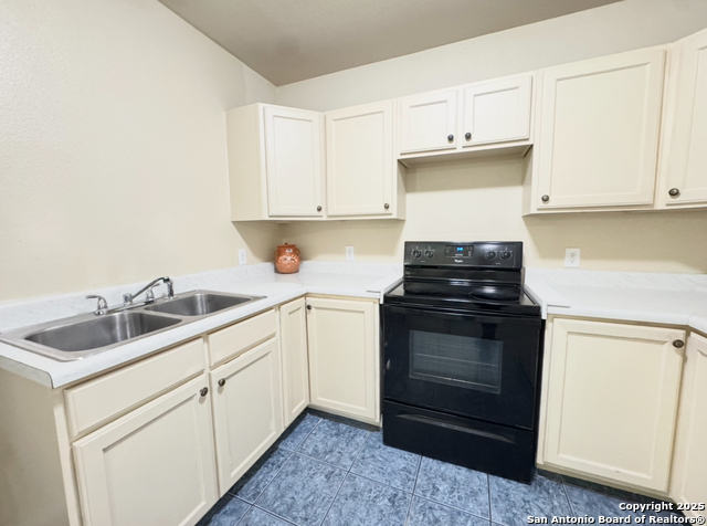 14424 Higgins Rd Property Photo 5