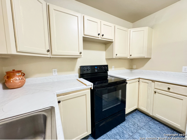 14424 Higgins Rd Property Photo 6