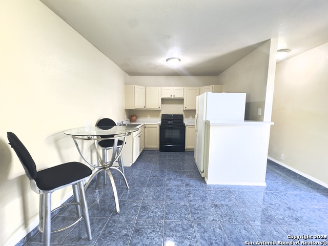 14424 Higgins Rd Property Photo 7