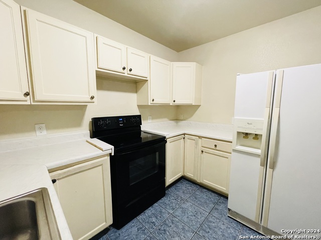 14424 Higgins Rd Property Photo 9