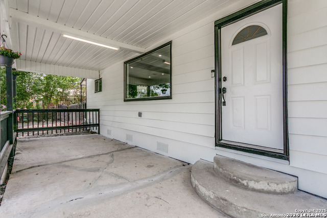 716 Vickers Ave Property Photo 4
