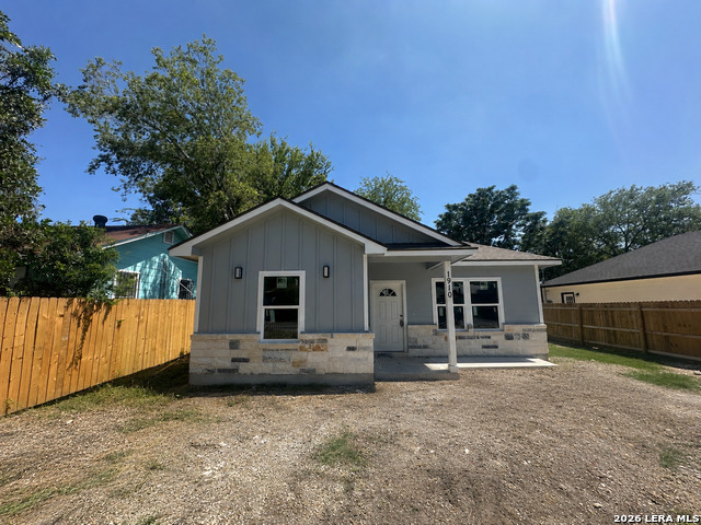 1910 Lennon Ave Property Photo 1