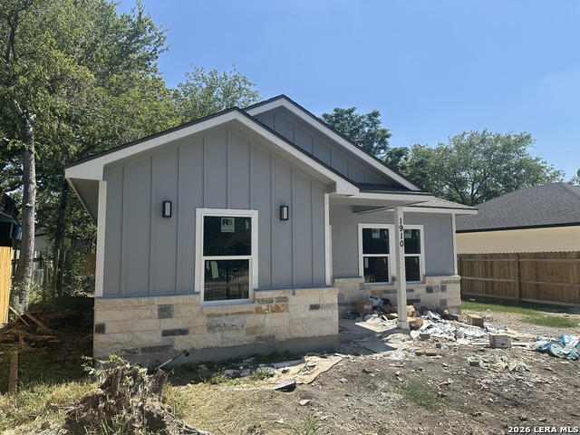 1910 Lennon Ave Property Photo 2