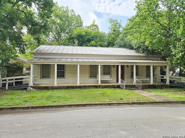695 W Klingemann St Property Photo 2