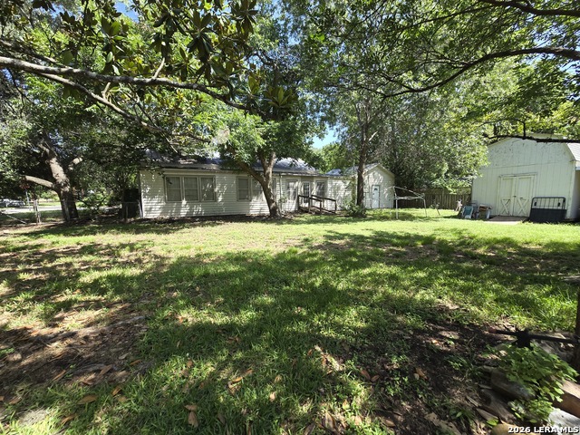 695 W Klingemann St Property Photo 3