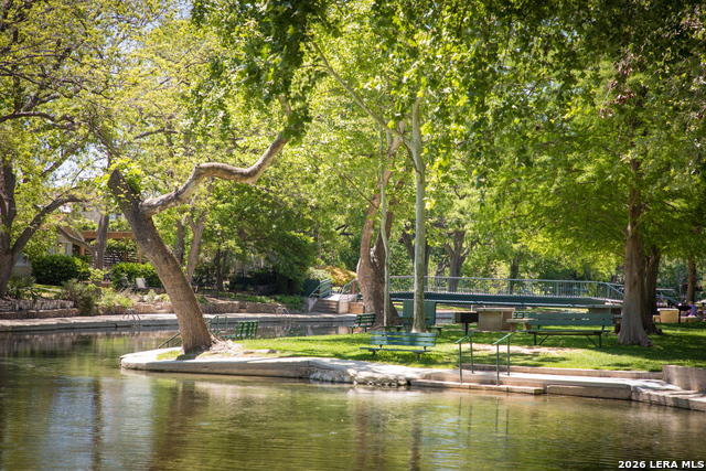 695 W Klingemann St Property Photo 4
