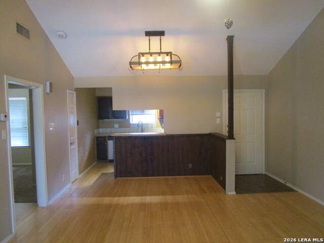 12446 Starcrest Dr Property Photo 5