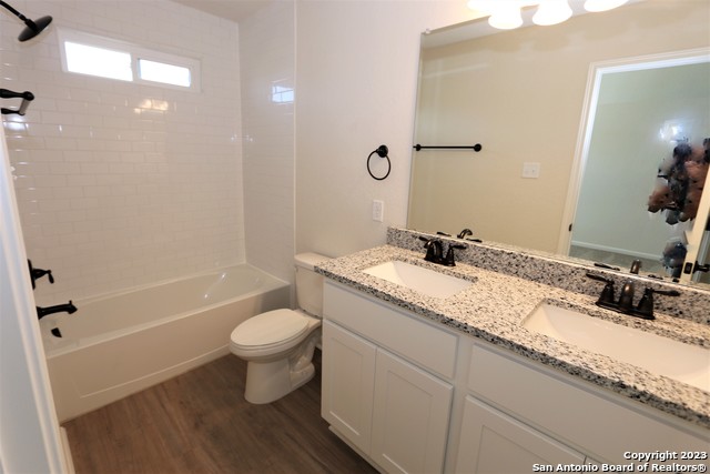 2203 Lynwood Bnd Property Photo 9