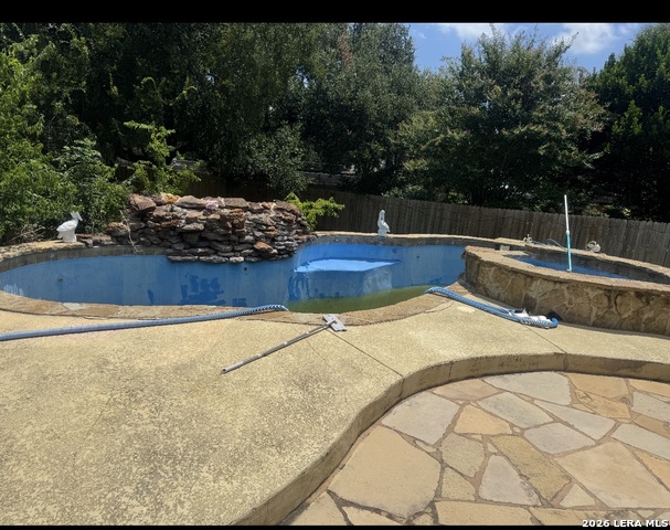713 Fall Creek Dr Property Photo 27