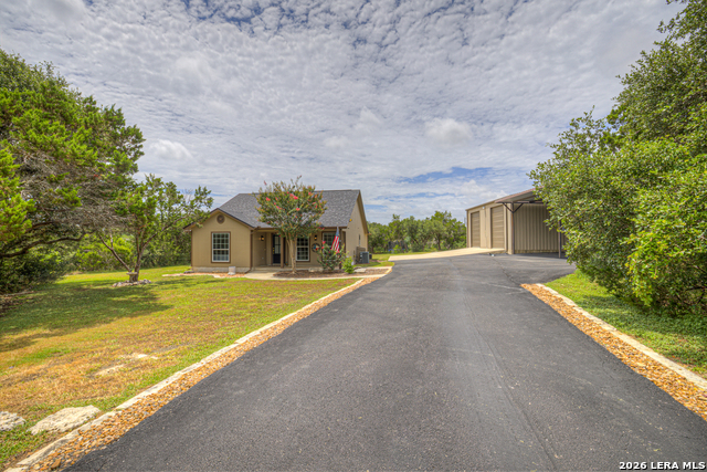 1100 Yaupon Dr Property Photo 3