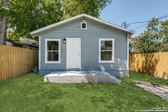 2017 LYONS ST Property Photo 1