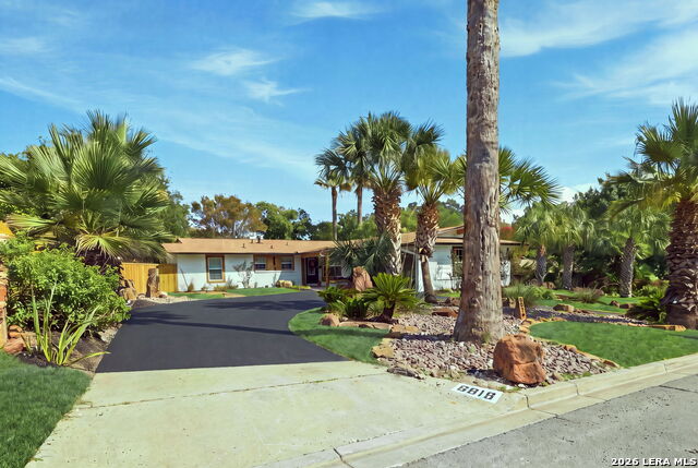 6818 Moss Oak Dr Property Photo 4