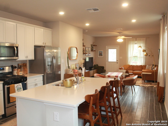 122 Canopy Oak Rd Property Photo 4