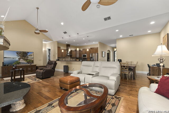 1070 Kings Ranch Property Photo 14