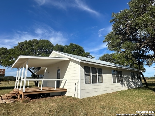 373 Pine Tree Rd Property Photo 1