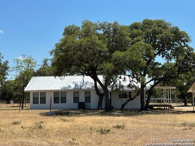 373 Pine Tree Rd Property Photo 2