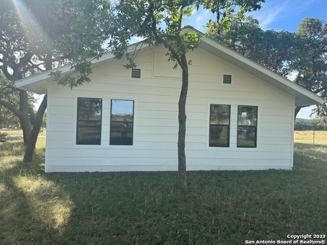 373 Pine Tree Rd Property Photo 4