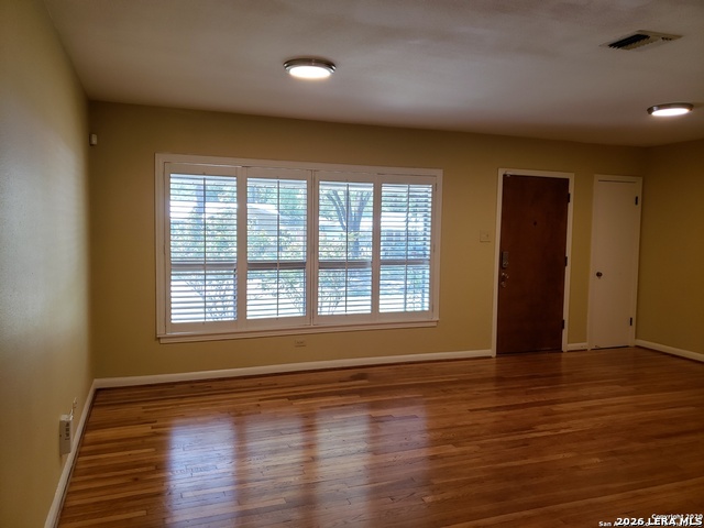 514 Adrian Property Photo 5