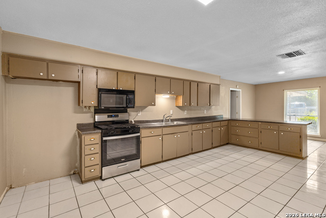 146 Stapleton St Property Photo 5