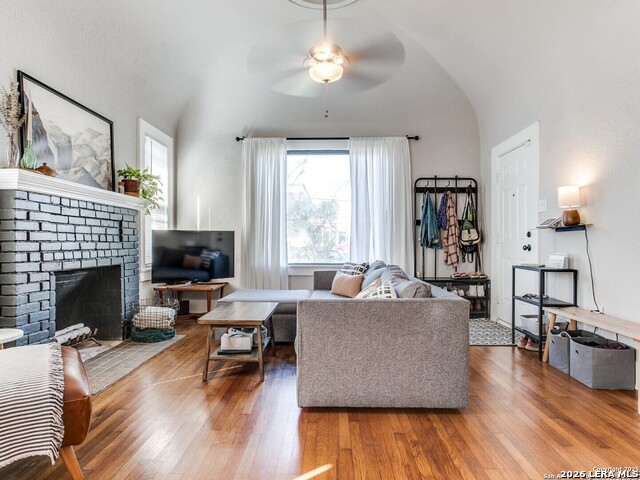 814 W Gramercy Property Photo 2