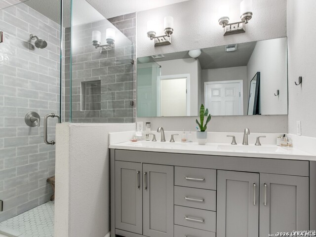 814 W Gramercy Property Photo 13