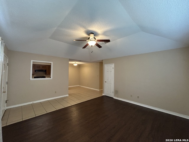 1642 W County Line Rd Property Photo 4