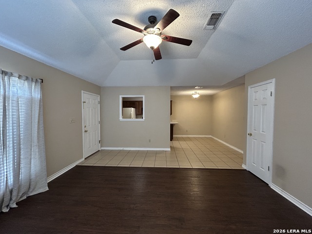 1642 W County Line Rd Property Photo 5