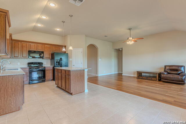 6906 Cedar Breeze Property Photo 28