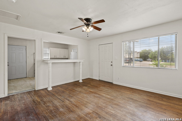 759 Avondale Ave Property Photo 6