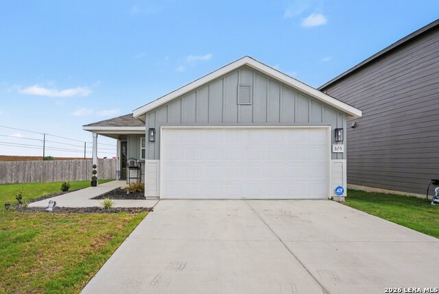 105 Twin Swan Dr Property Photo 1