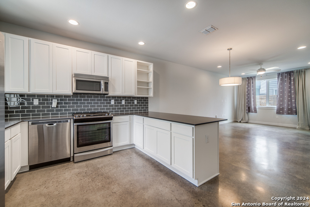 330 Clay St Property Photo 5