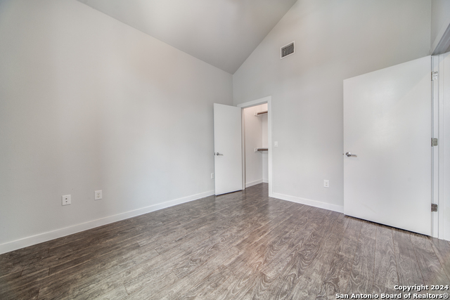 330 Clay St Property Photo 8