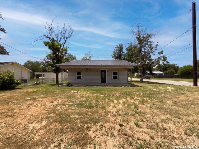725 Kelly St Property Photo 1