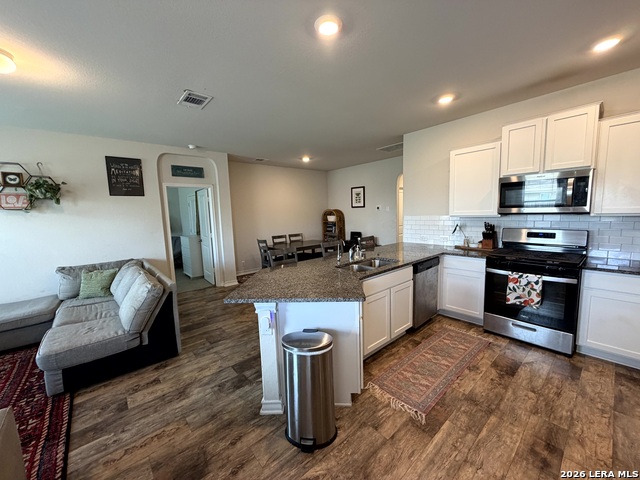 6811 Whisper Grv Property Photo 12