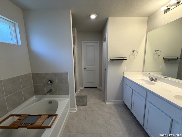 6811 Whisper Grv Property Photo 16