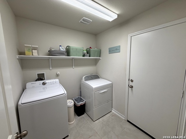 6811 Whisper Grv Property Photo 18