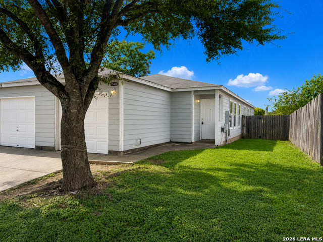 15418 Kamary Ln Property Photo 3